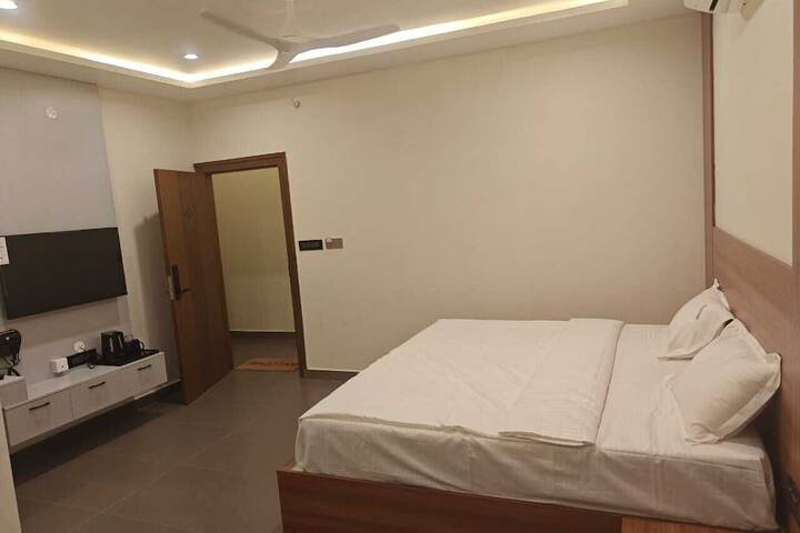 Room 8 of 17