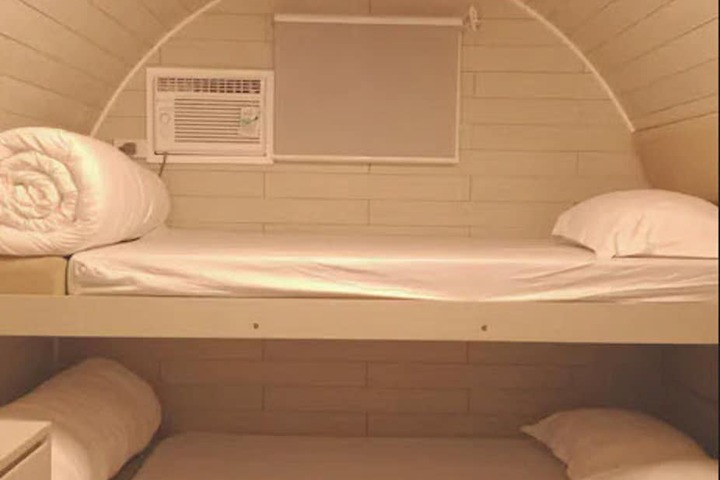 Room 8 of 18