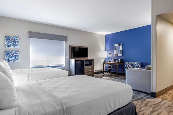 2 Queen Beds Microwave and Refrigerator WiFi Full Breakfast (2 of 11)
