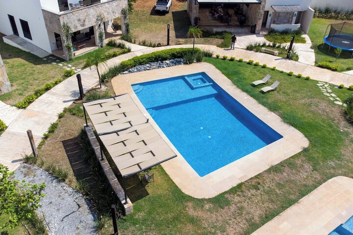 Pool 110 of 148