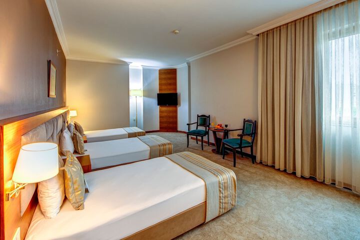 Room 30 of 80