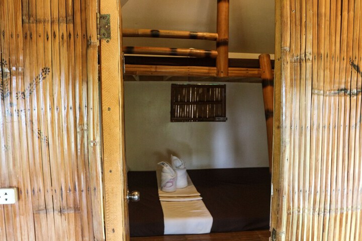 Room 3 of 40