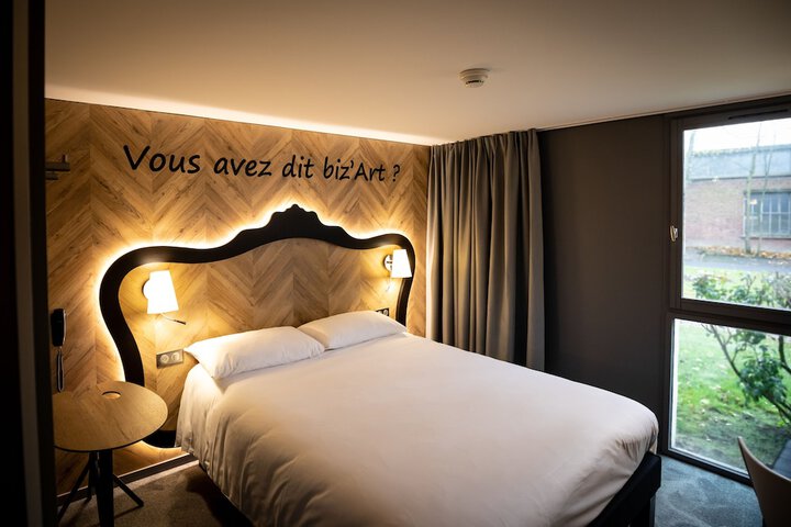 Room 4 of 63