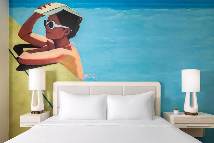 1 King Bed (2 of 9)