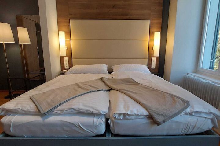 Room 8 of 70