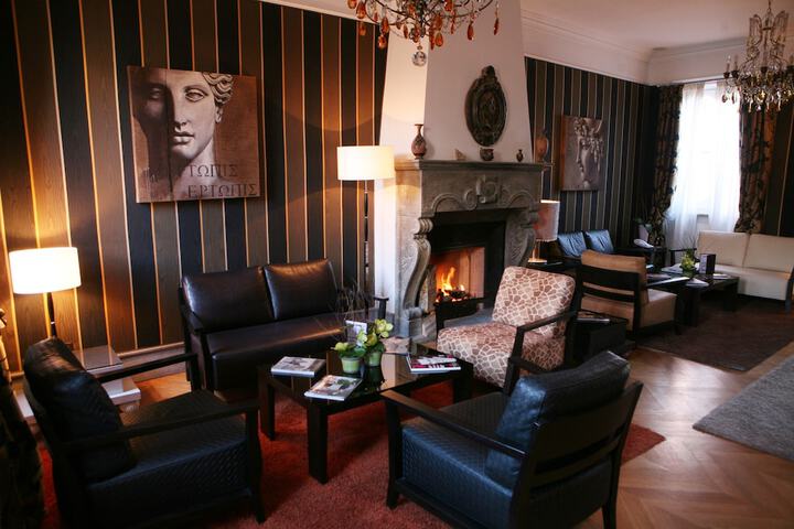 Entrance & Lobby