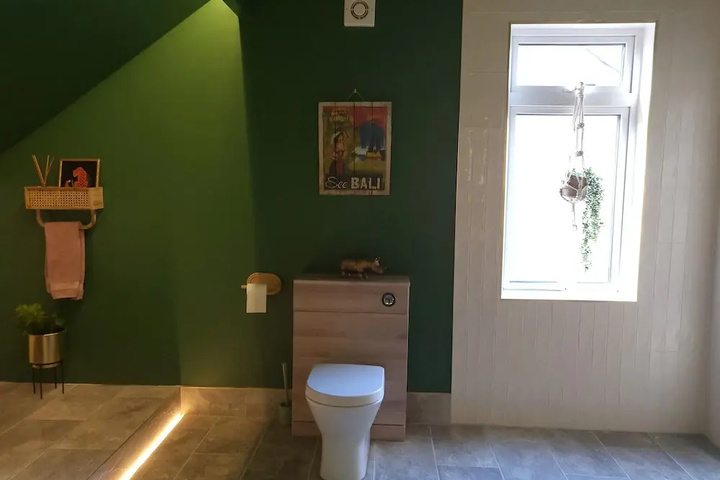 Room 8 of 12