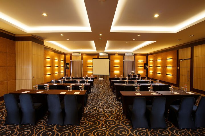 Business Center 11 of 12