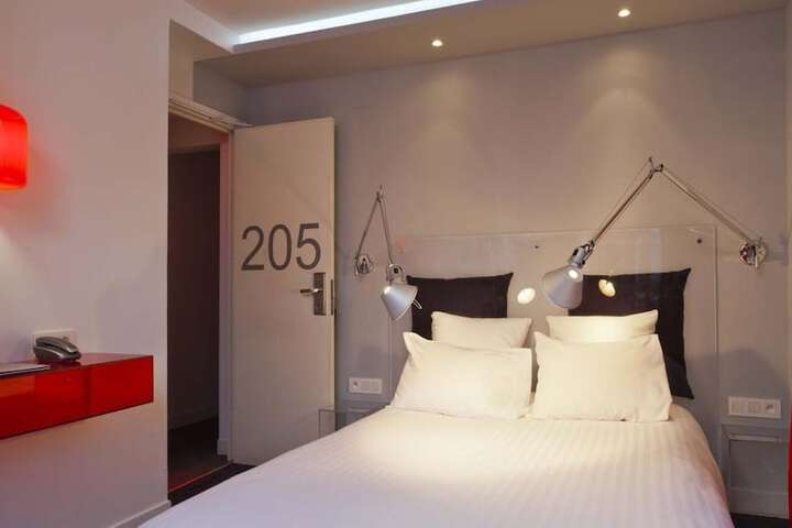 Room 16 of 34