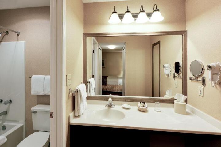 1 Queen Bed Mobility Accessible Studio Suite (3 of 5)