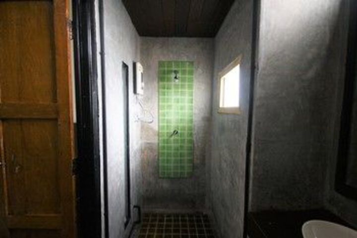 Room 5 of 33