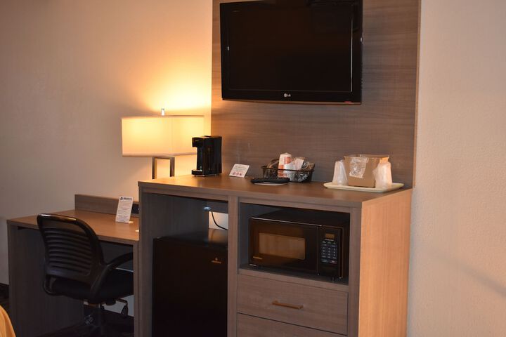 Double Bed Accessible (6 of 8)