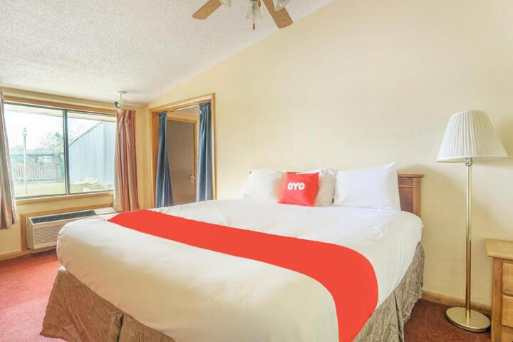 1 King Bed (13 of 17)