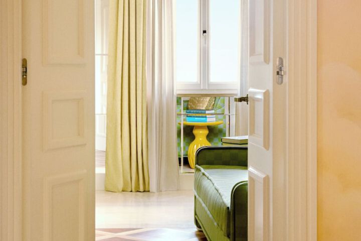 Room 42 of 76