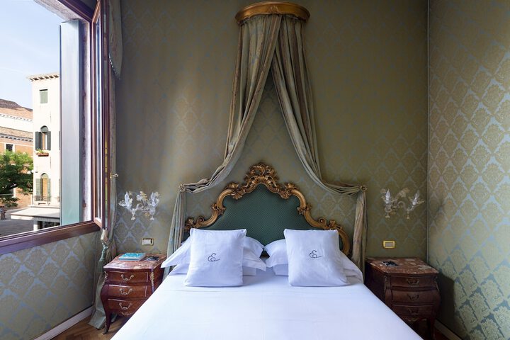 Room 35 of 63
