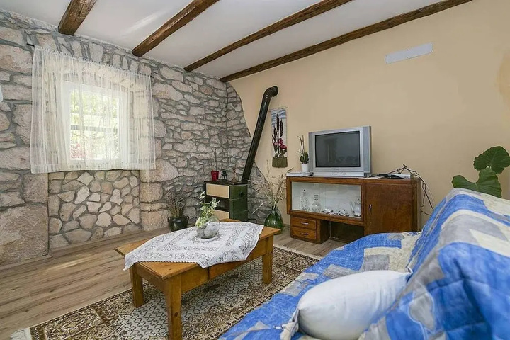 Room 2 of 17