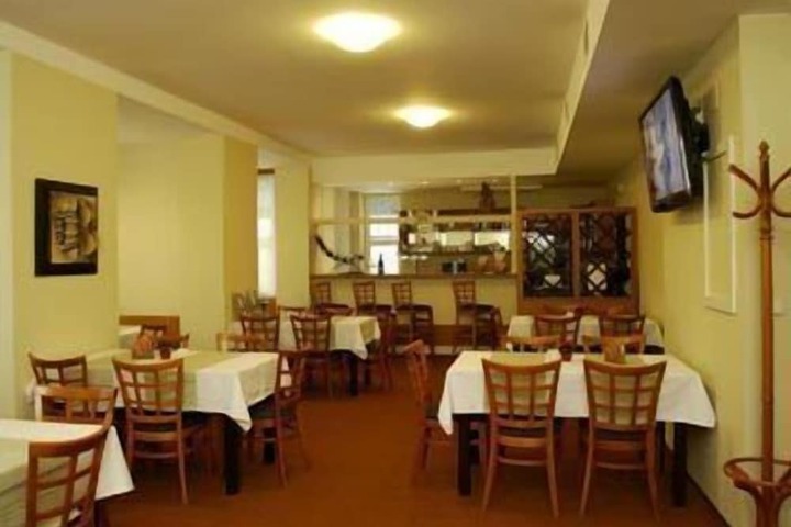 Dining 23 of 43