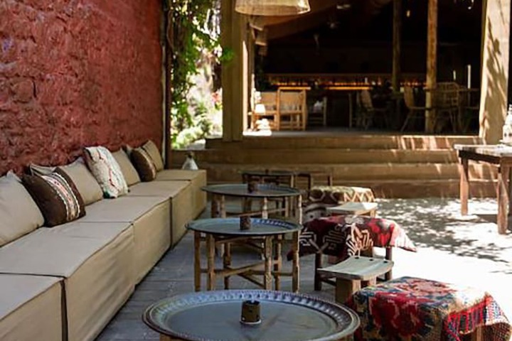 Lounge 118 of 142