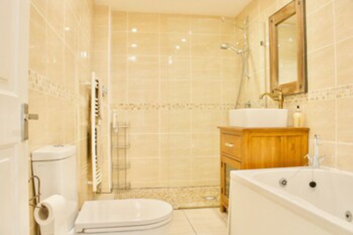 Room 3 of 21