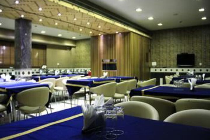 Dining 4 of 20