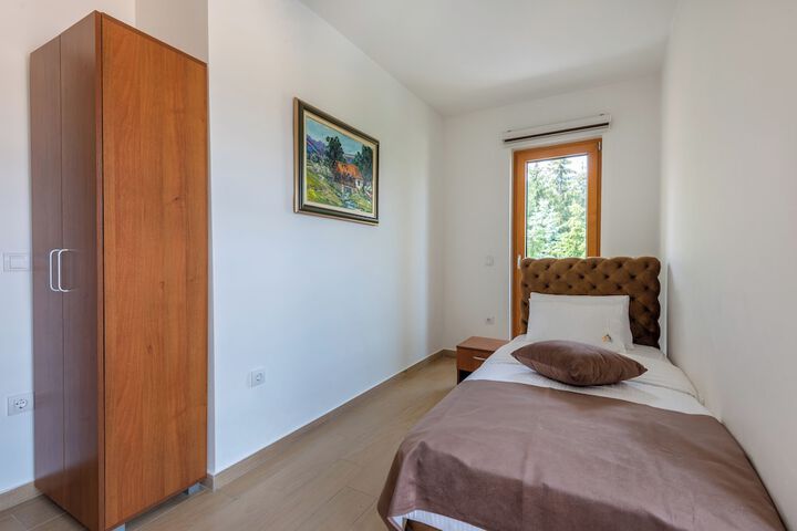 Room 30 of 131