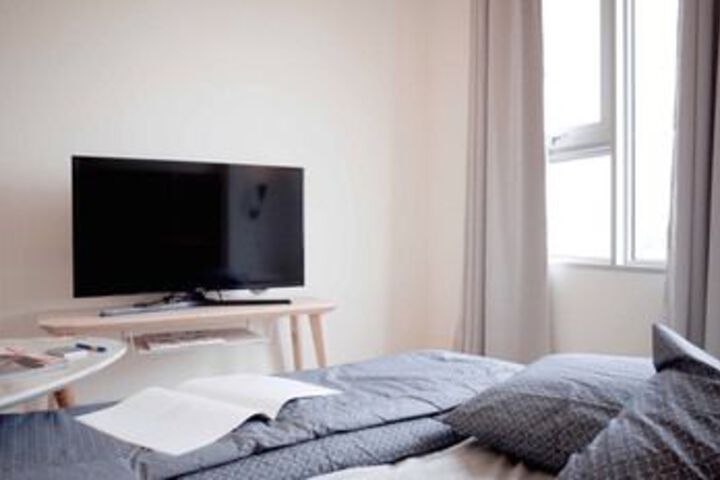 Room 6 of 14