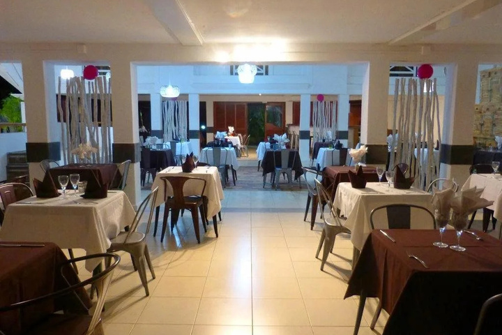 Dining 22 of 23