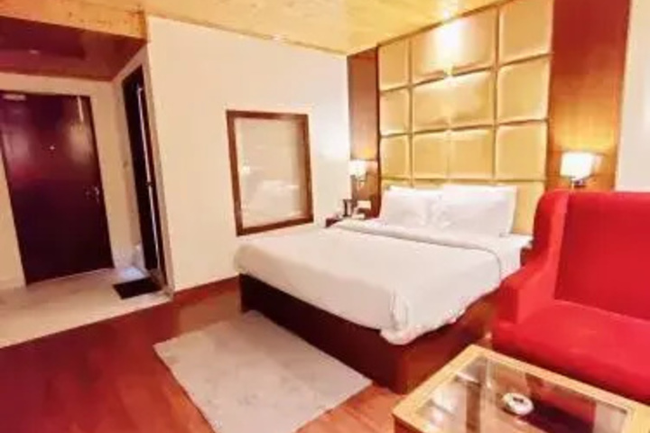 Room 6 of 27