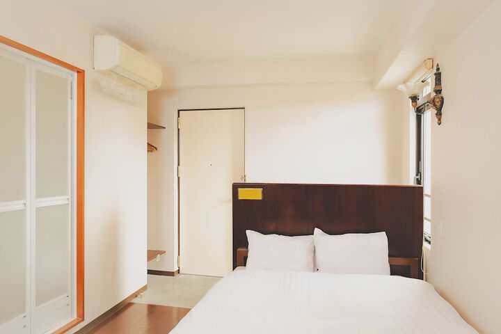 Room 16 of 64