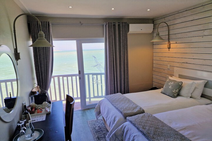 Room 33 of 106