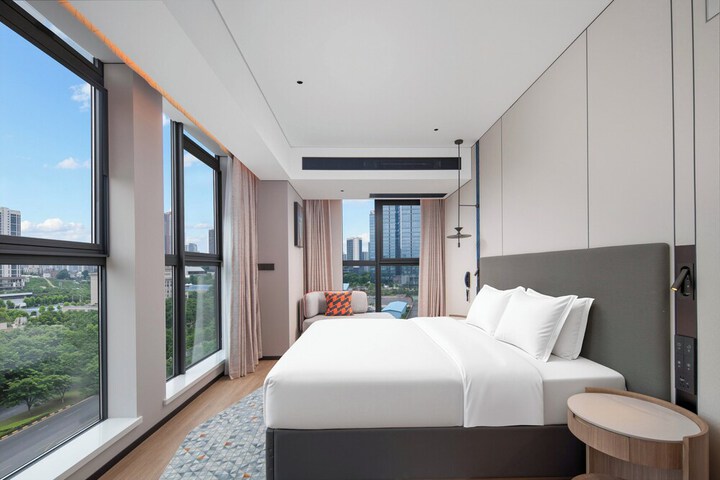 Room 35 of 77