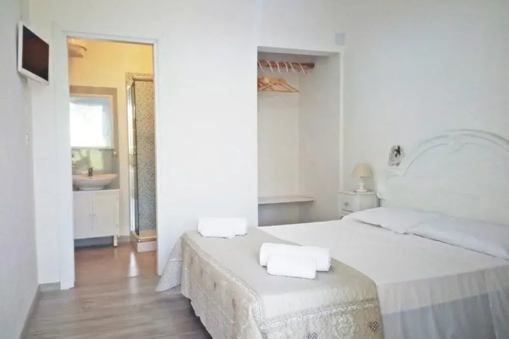 Room 2 of 11