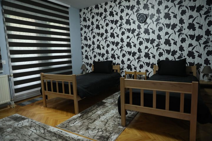Room 21 of 34