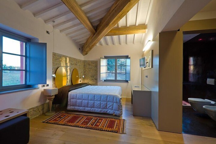 Room 8 of 48