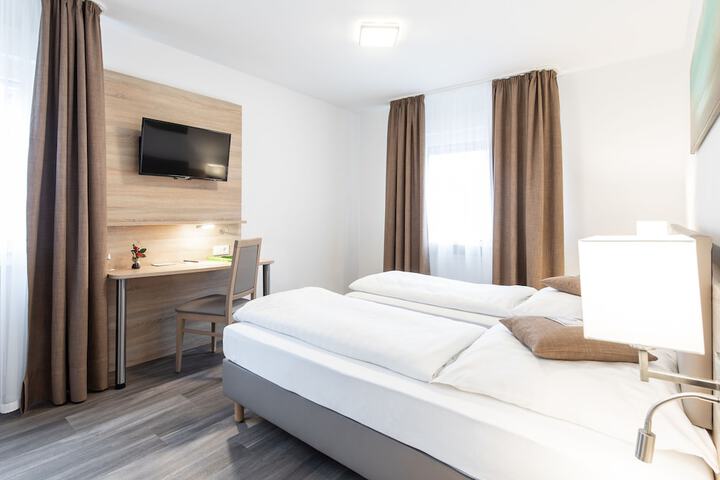 Room 4 of 35
