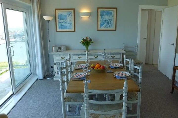 Room 4 of 12