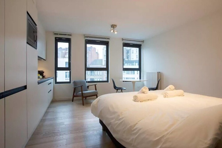 Room 2 of 10