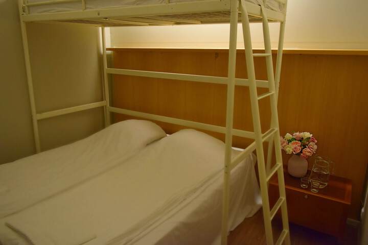 Room 13 of 40