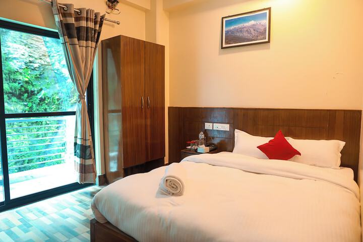 Room 4 of 31