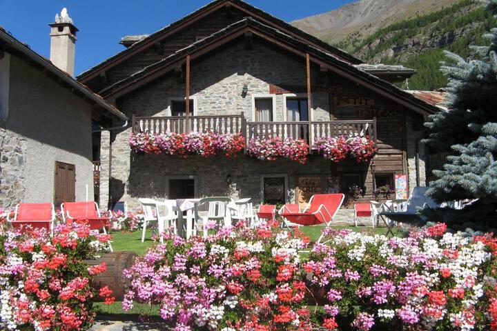 Photo of Hotel Petit Giles