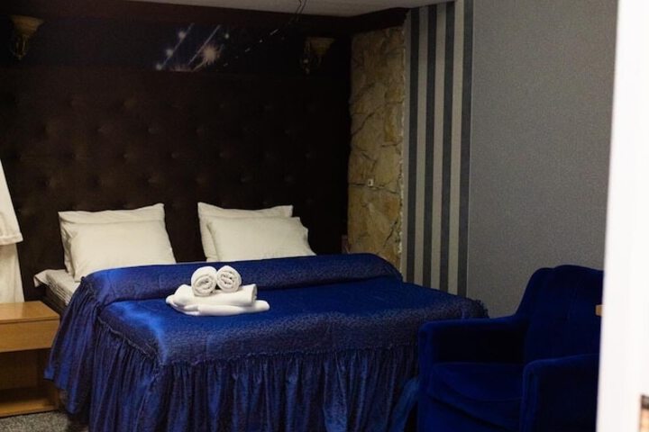Room 15 of 17
