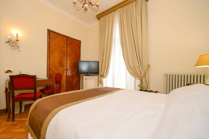 Room 28 of 94