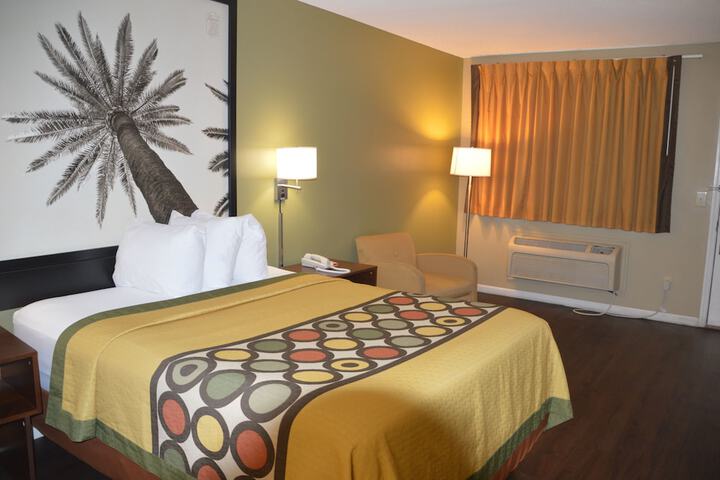 1 King Bed (13 of 13)