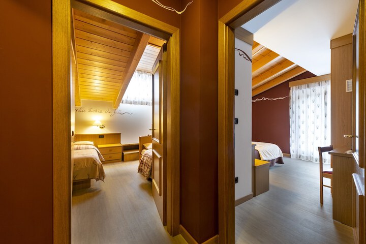 Room 16 of 113