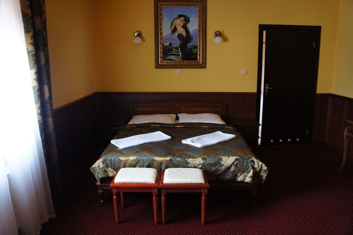 Room 8 of 43