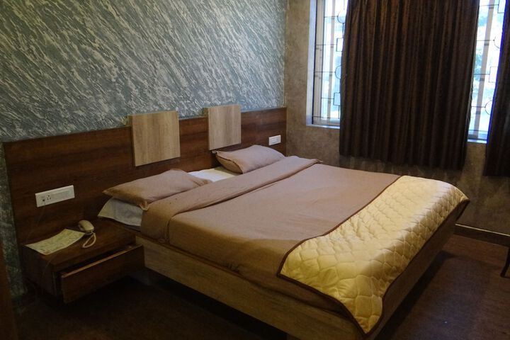 Room 11 of 12