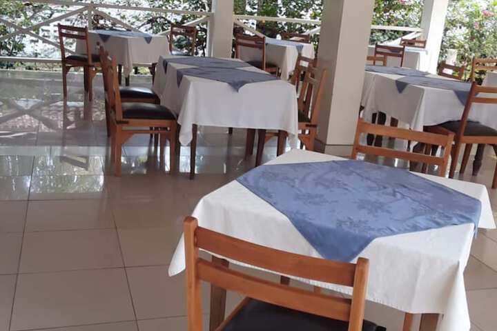 Dining 13 of 21