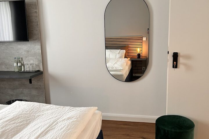 Room 6 of 37