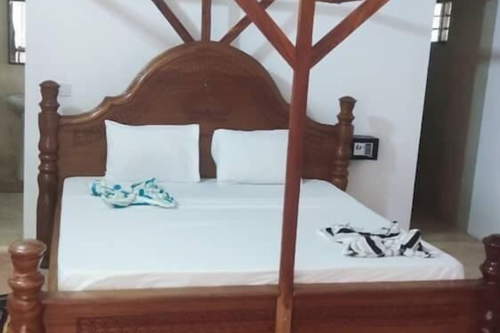 Room 5 of 11