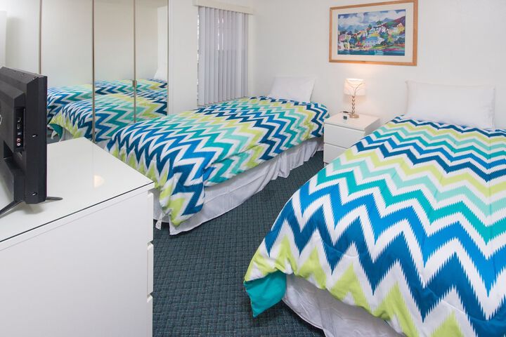 Room 6 of 16